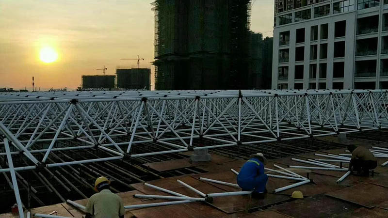 三清山螺栓球网架安装现场